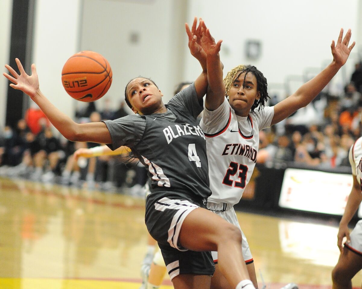 Sierra Canyon's Mackenly Randolph (left) battles Etiwanda's Sa'lah Hemingway in the 2022 Open Division championship game.