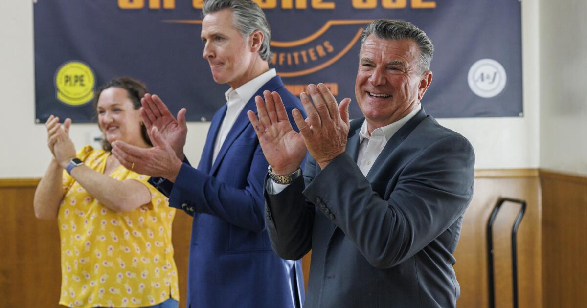 Newsom returns to California to support Democratic candidates in final ...