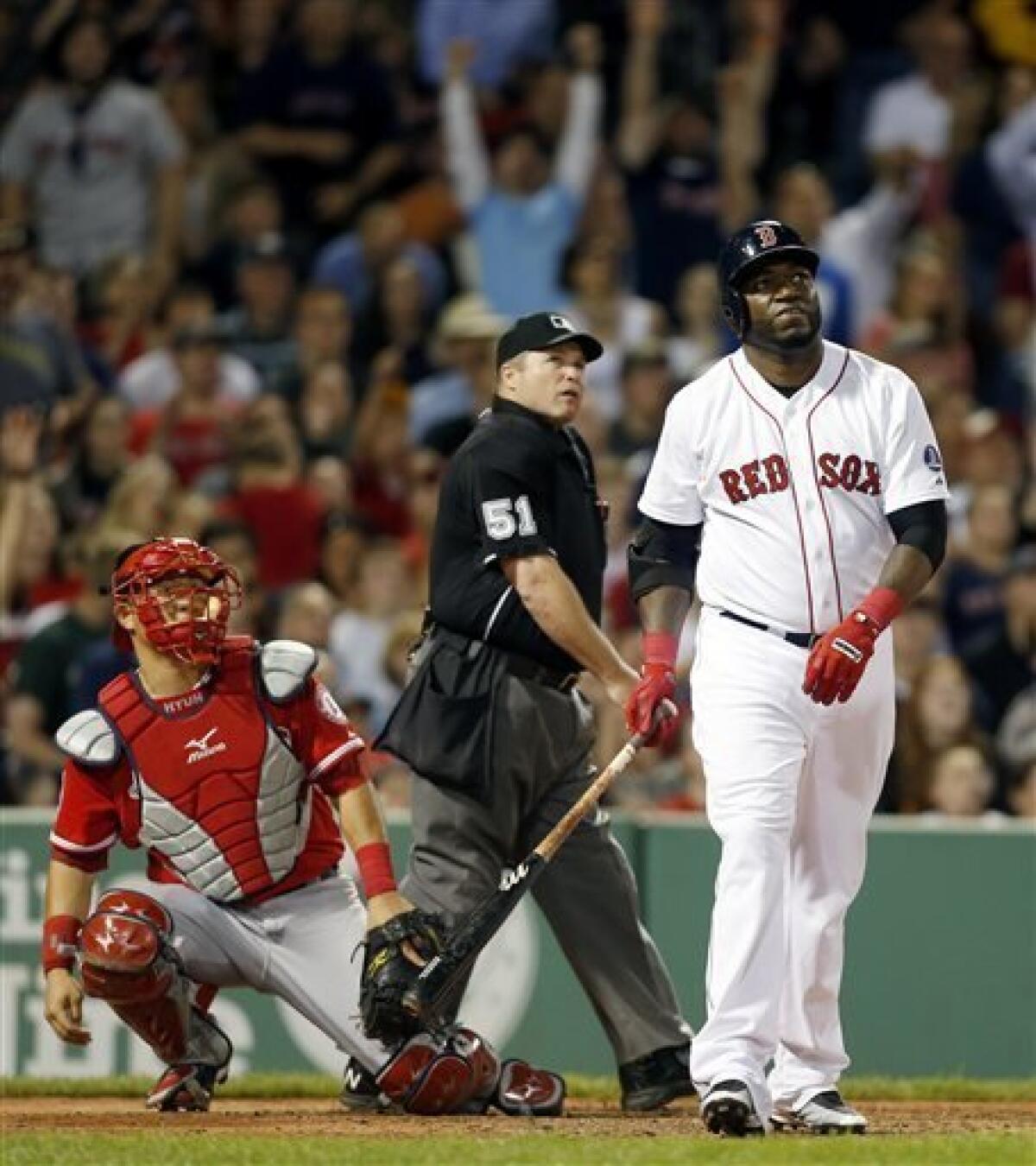 Boston Red Sox David Ortiz breaks his bat and reaches first base