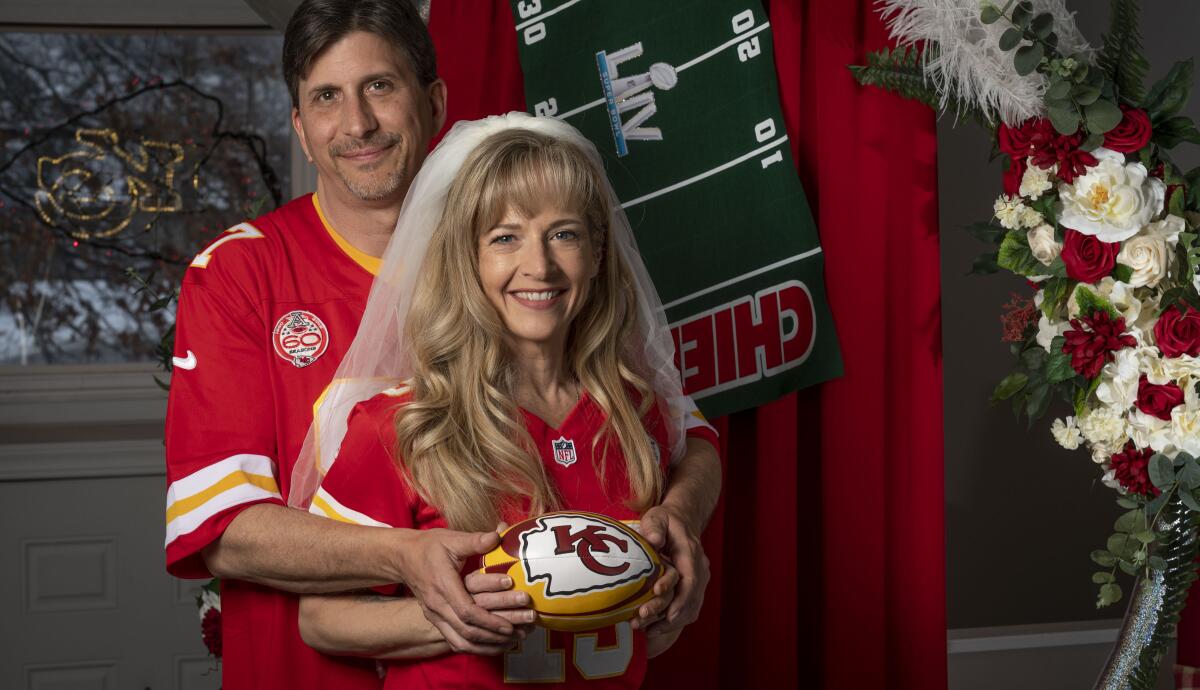 Chiefs fans Rob Walkowiak and Nikki Bailey are getting married on Super Sunday.