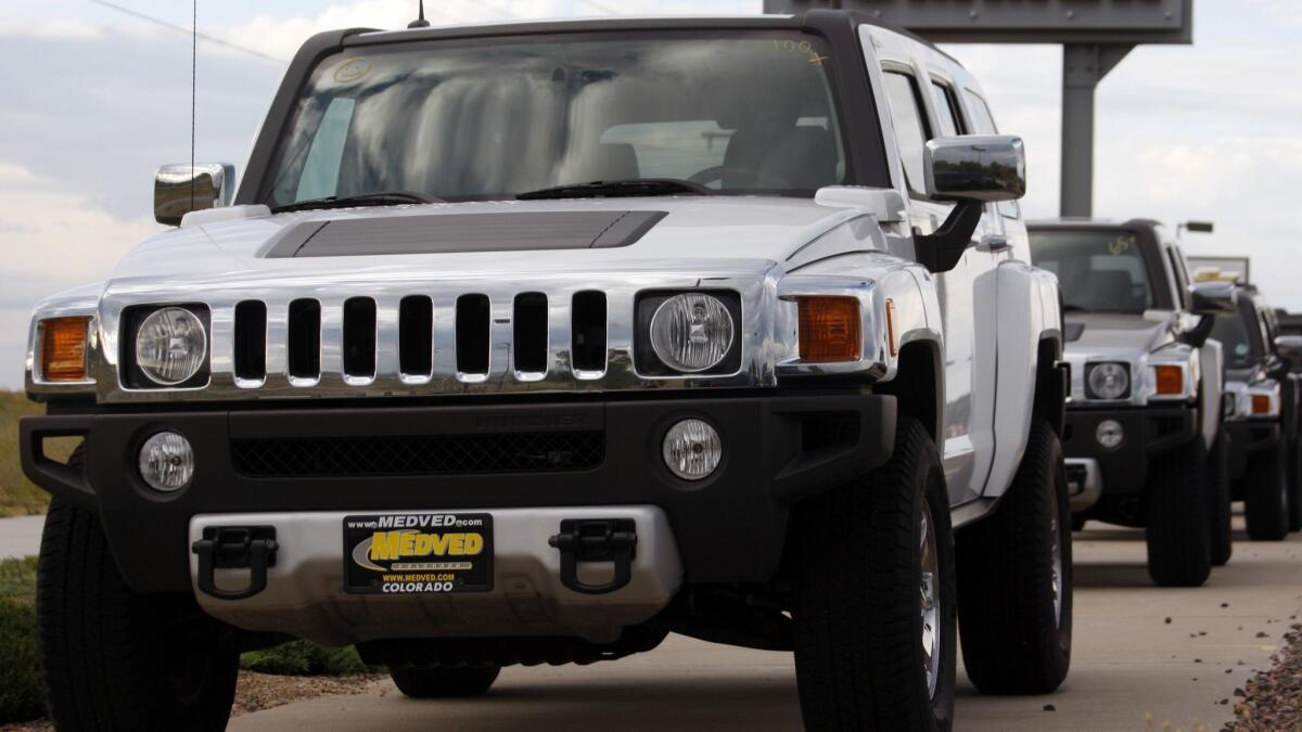 A long row of unsold H3s sit at a Hummer dealership in Castle Rock, Colo., in 2008.