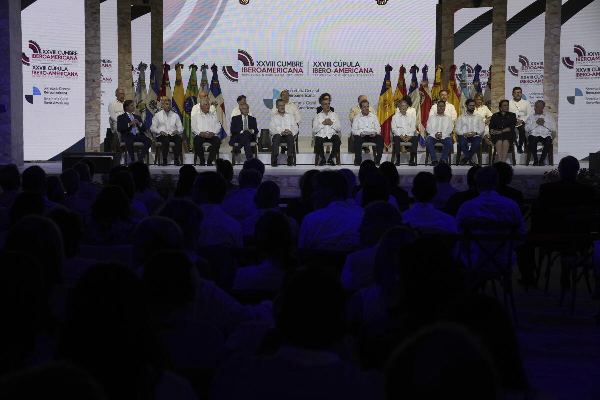 Presidentes, jefes de gobierno y representantes participan en la inauguración de la 28va Cumbre 