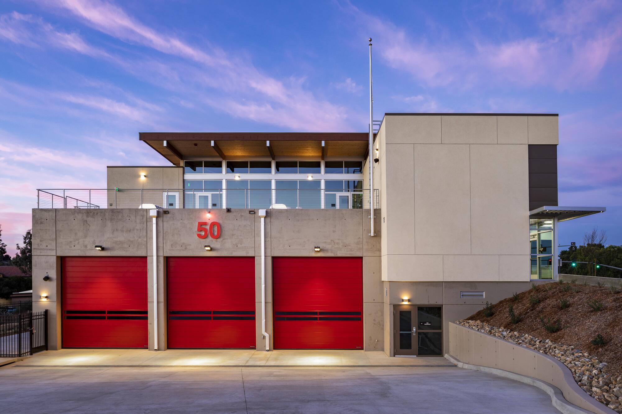 Orchids & Onions 2021: Orchid por arquitectura - San Diego Fire Station 50
