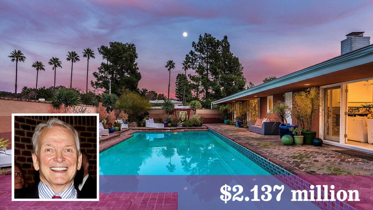 Fashion designer Bob Mackie has sold his Midcentury Ranch in the Laurel Hills area of Hollywood Hills West.