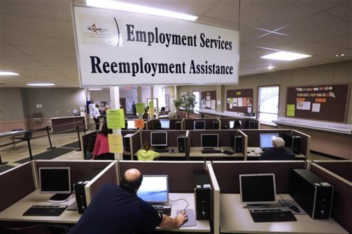 La tasa de desempleo en Estados Unidos bajó una décima y quedó en el 4,9 % en octubre, un mes en el que se crearon 161.000 nuevos empleos, informó hoy el Departamento de Trabajo.