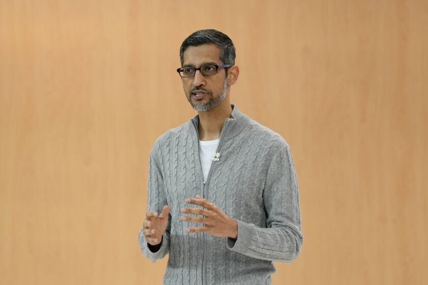 Archivo - El director ejecutivo de Alphabet, Sundar Pichai, habla durante un evento de Google I/O en Mountain View, California, el 10 de mayo de 2023. Pichai ocupó el primer lugar en la encuesta salarial de la AP este año, con un paquete valorado en 226 millones de dólares. (AP Foto/Jeff Chiu, Archivo)