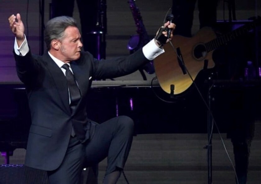 Luis Miguel Vuelve A Llenar El Coliseo Del Caesar S Palace De Las Vegas Para Celebrar Las Fiestas Patrias Los Angeles Times