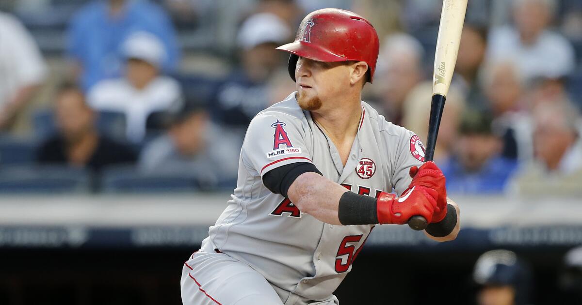 Angels decline Kole Calhoun's option, making him a free agent