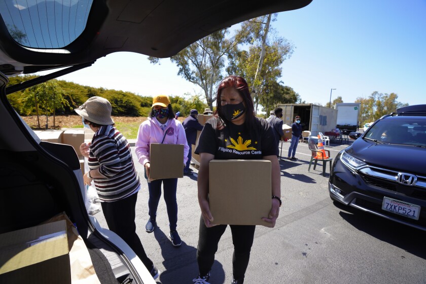 Volunteer food distribution