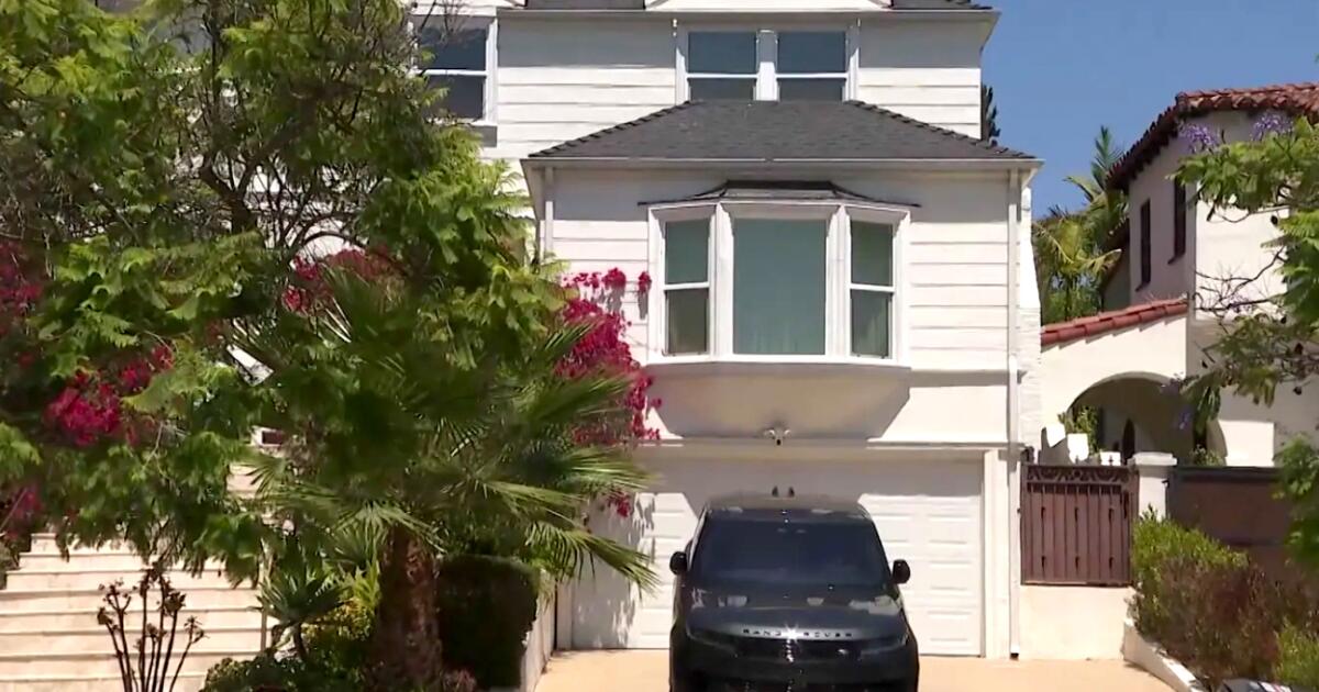 Deux personnes retrouvées tuées par balle dans la maison de Westwood dans un meurtre-suicide apparent