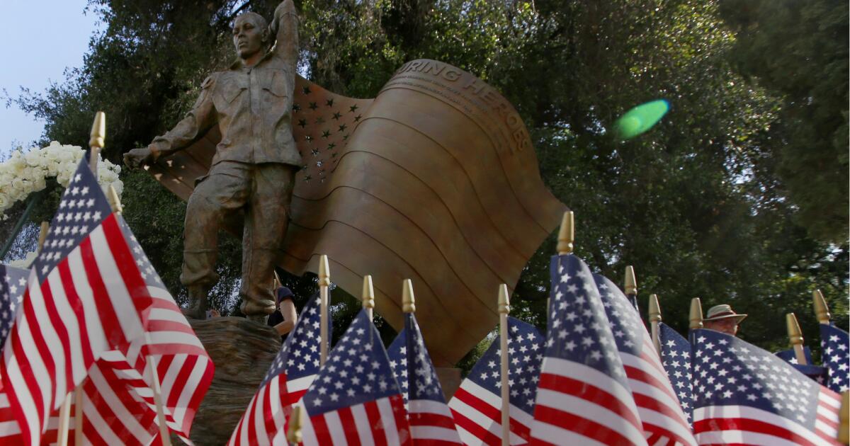 Enduring Heroes Memorial pays tribute to war dead from Pasadena and  neighboring cities - Los Angeles Times