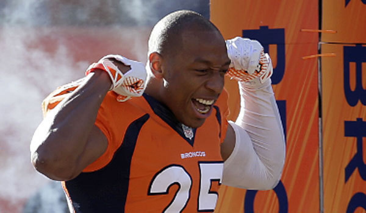 Former Broncos cornerback Chris Harris, now with the Chargers, flexes. 
