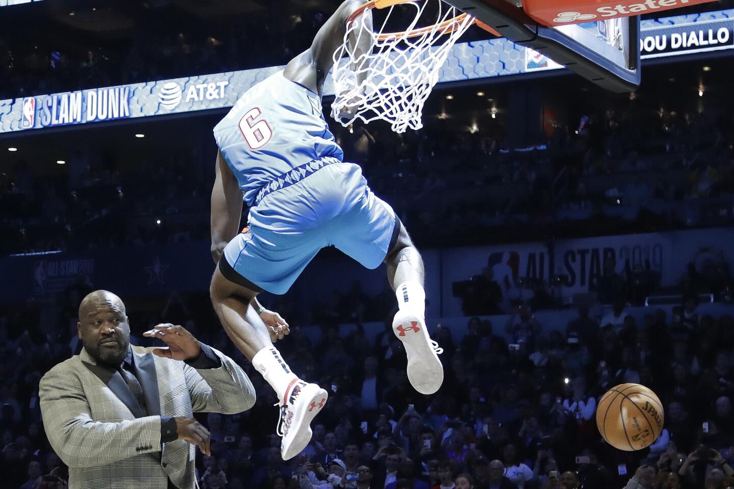 NBA Player Hamidou Diallo Dunks Over Shaquille O'Neal's Head During  All-Star Dunk Contest