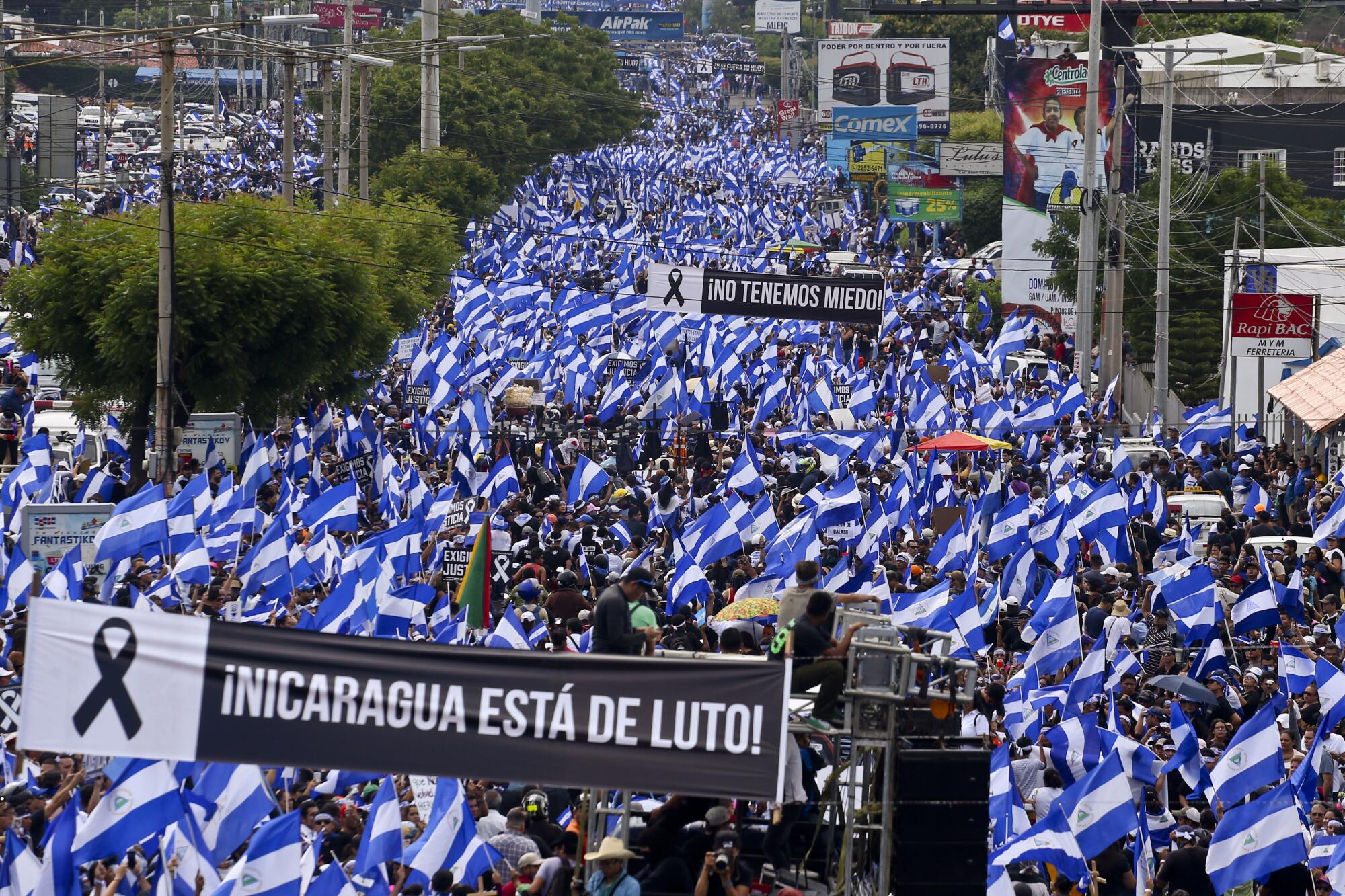 Decenas de miles de personas marchan en el Día de la Madre de Nicaragua contra el Presidente Daniel Ortega en Managua, Nicaragua, el 30 de mayo de 2018. Al menos 17 personas fueron asesinadas durante esta manifestación y otras en todo el país ese mismo día.