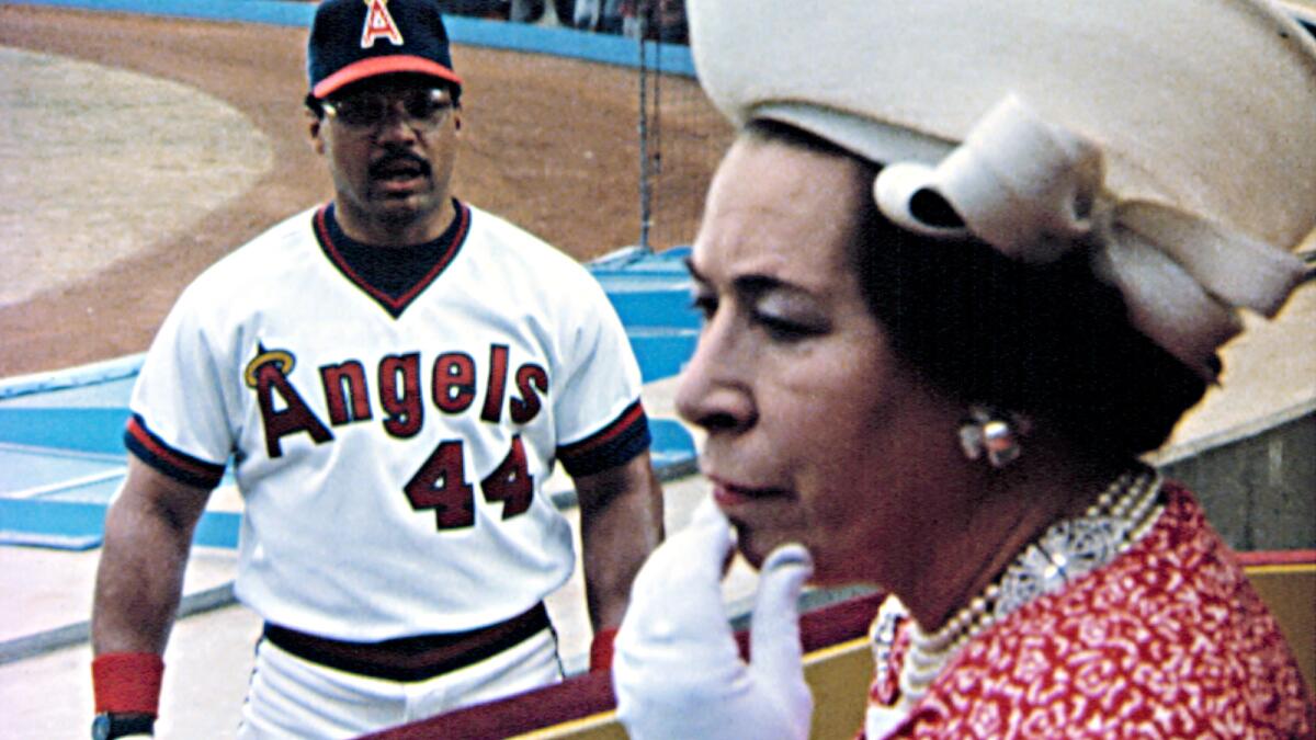 Reggie Jackson, Queen Elizabeth, Leslie Nielsen: How 'The Naked Gun' filmed  the best baseball scene in movie history - Los Angeles Times