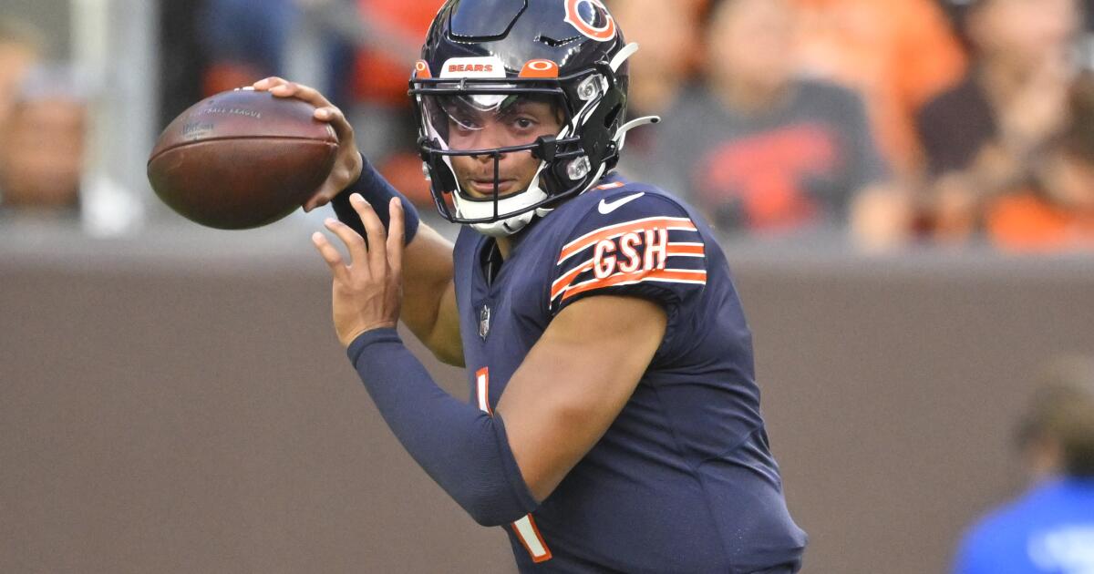 Fields throws 3 TD passes in half, Bears edge Browns 21-20 