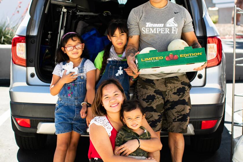 Military family visits Feeding San Diego