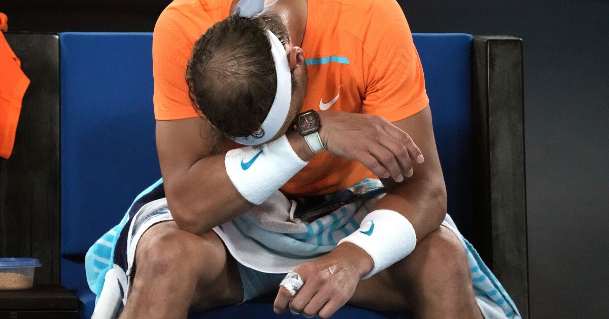 Nadal, with a hip problem, falls in the second round in Australia