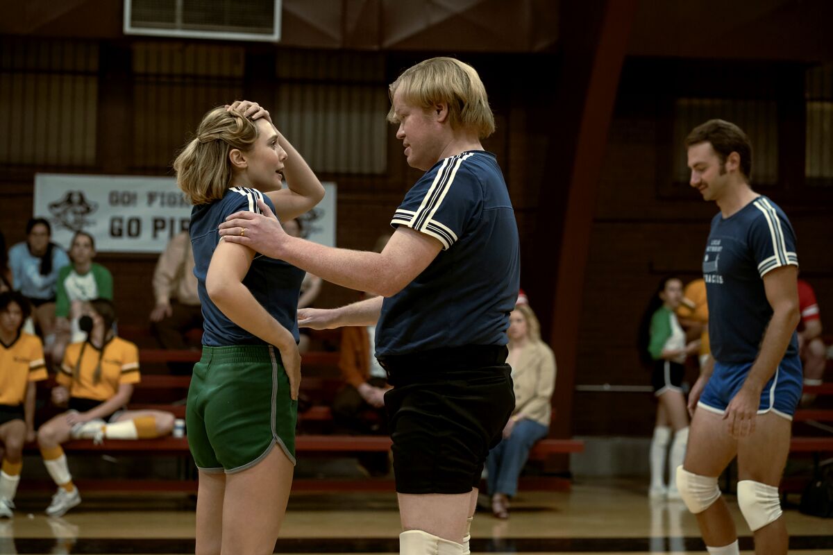 Elizabeth Olsen and Jesse Plemons wear athletic gear in a gym in a scene from "Love & Death."