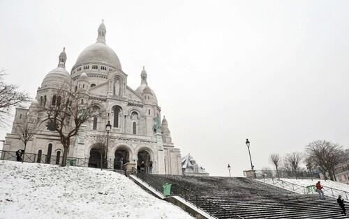 Chilly scenes of Paris under snow: Sacre Coeur