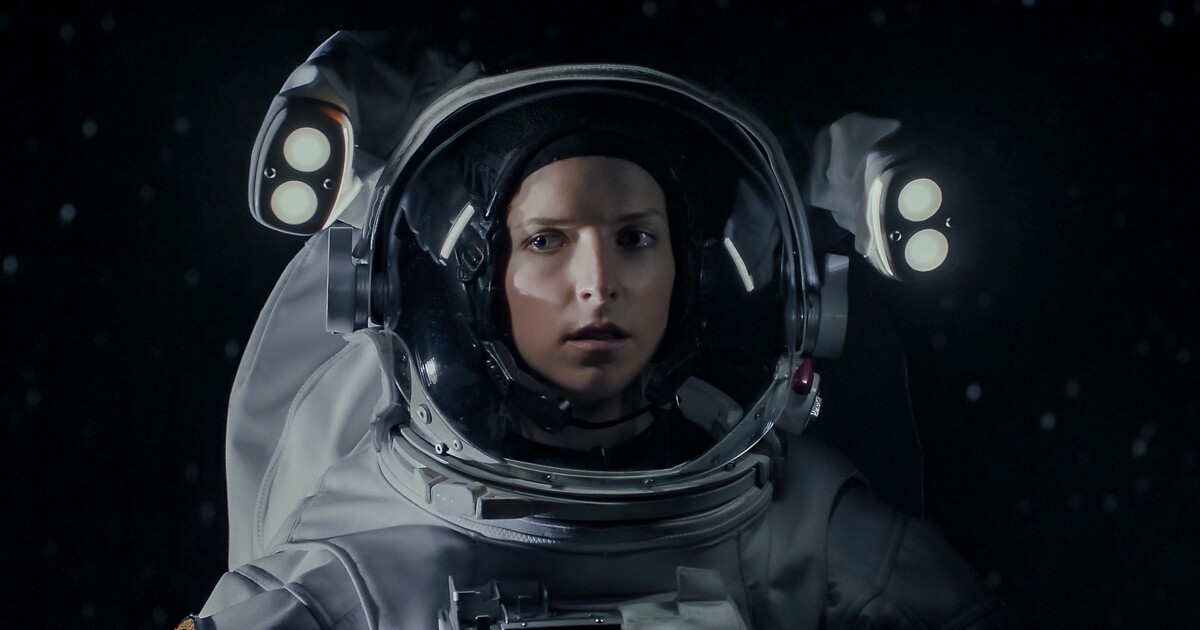 Stowaway Review Anna Kendrick Netflix Film Shines Los Angeles Times Stowaway Review Anna Kendrick Netflix Film Shines Los Angeles Times