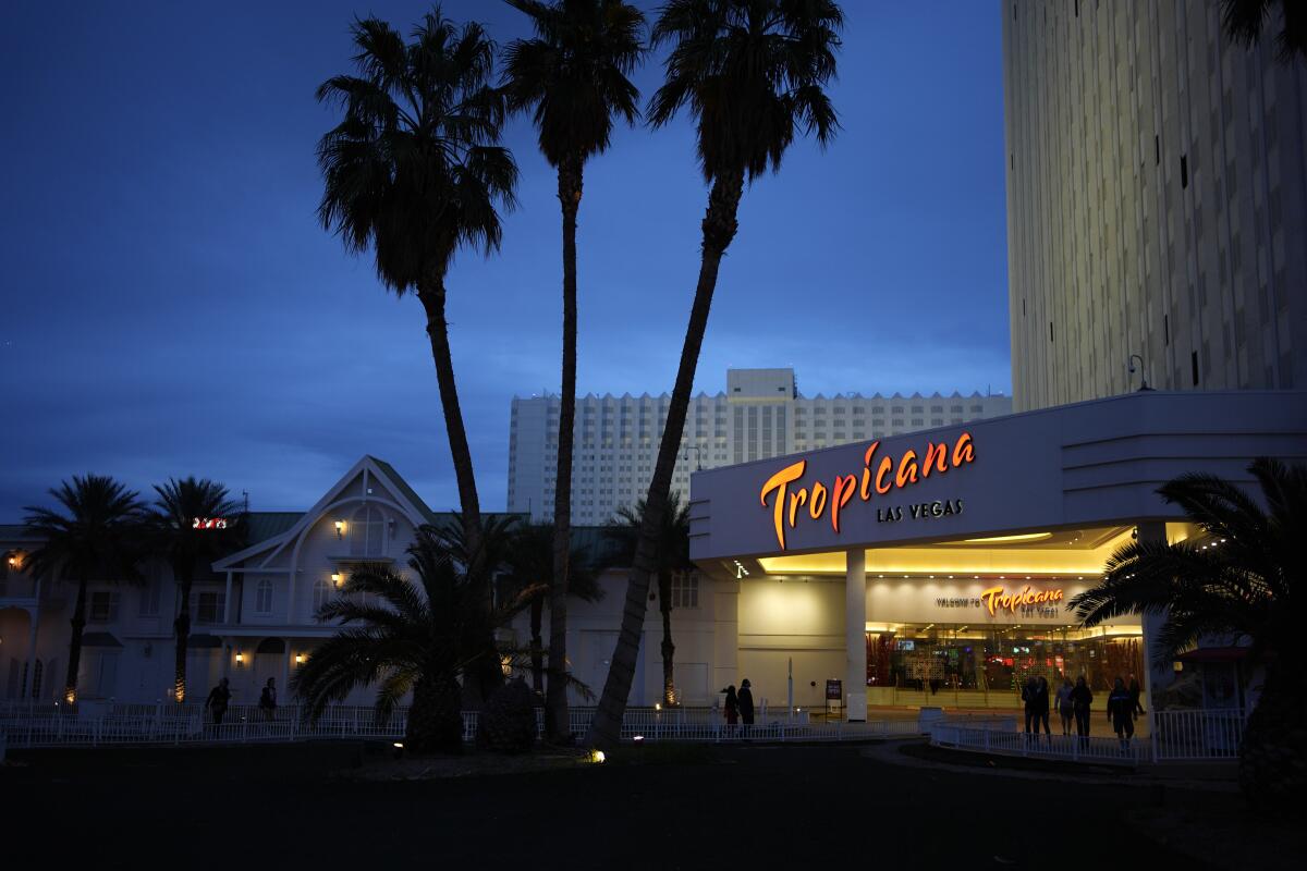 Foto del Hotel-Casino Tropicana en Las Vegas, el 28 de marzo de 2024. (Foto AP/John Locher)