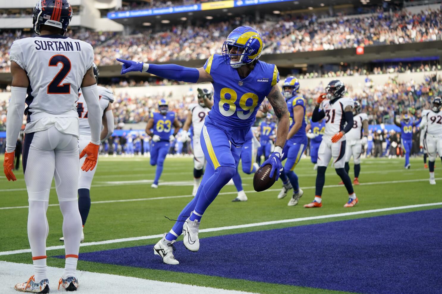 Fans have mixed reactions to new Rams football uniforms