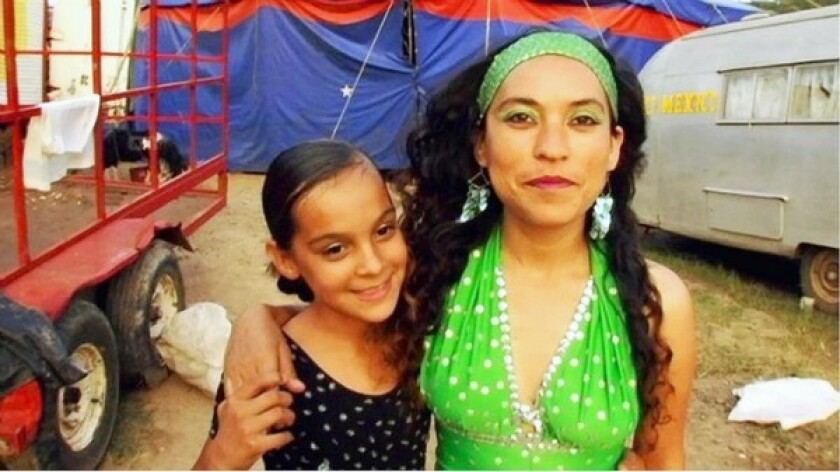 HARDSCRABBLE LIFE: Two of Gran Circo Mexicos 10-member Ponce family.