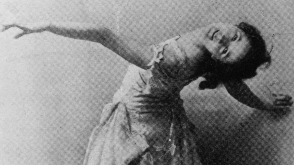 Isadora Duncan dancing in 1899.