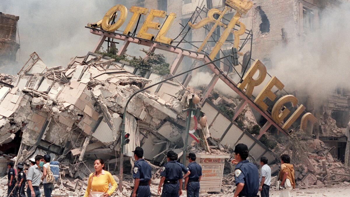 The ruins of Hotel Regis in Mexico City after the 1985 temblor. (Derrick Ceyrac / AFP/Getty Images)