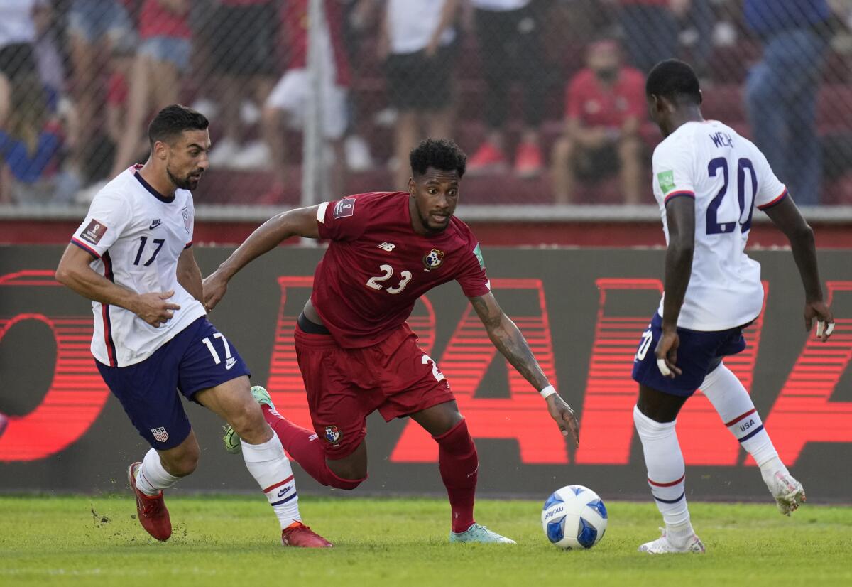 Panama's Michael Murillo, center, controls the ball between Sebastian Lletget, left, and Tim Weah of the U.S.