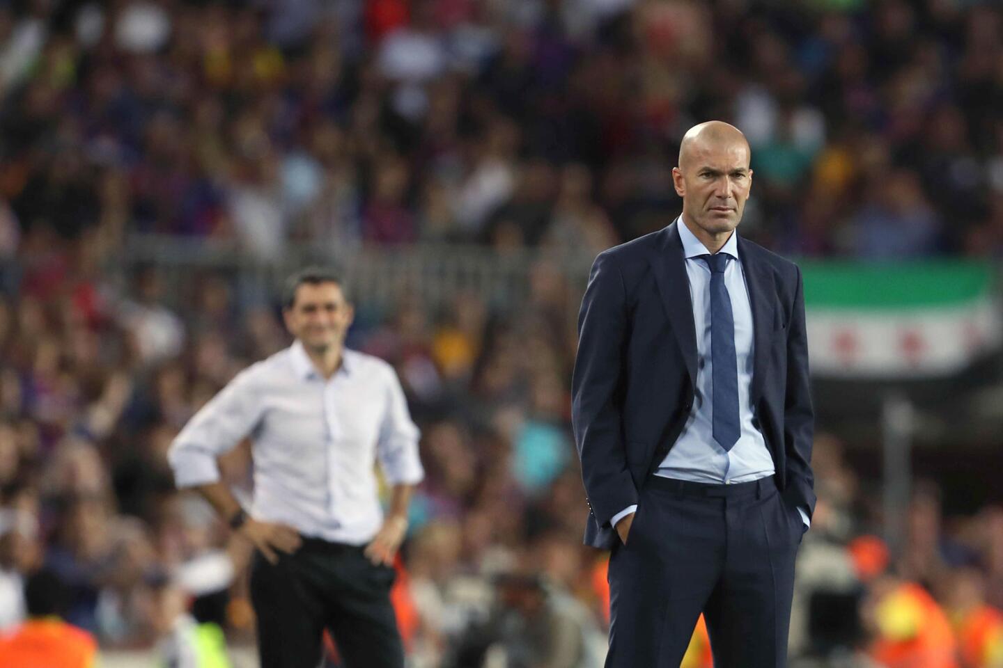 El entrenador francés del Real Madrid Zinedine Zidane durante el partido de ida de la Supercopa de España. EFE