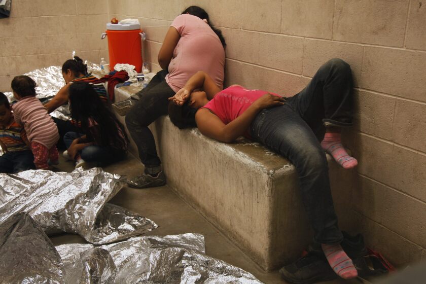 Inmigrantes se quejan de condiciones "insalubres" en cárcel del ICE