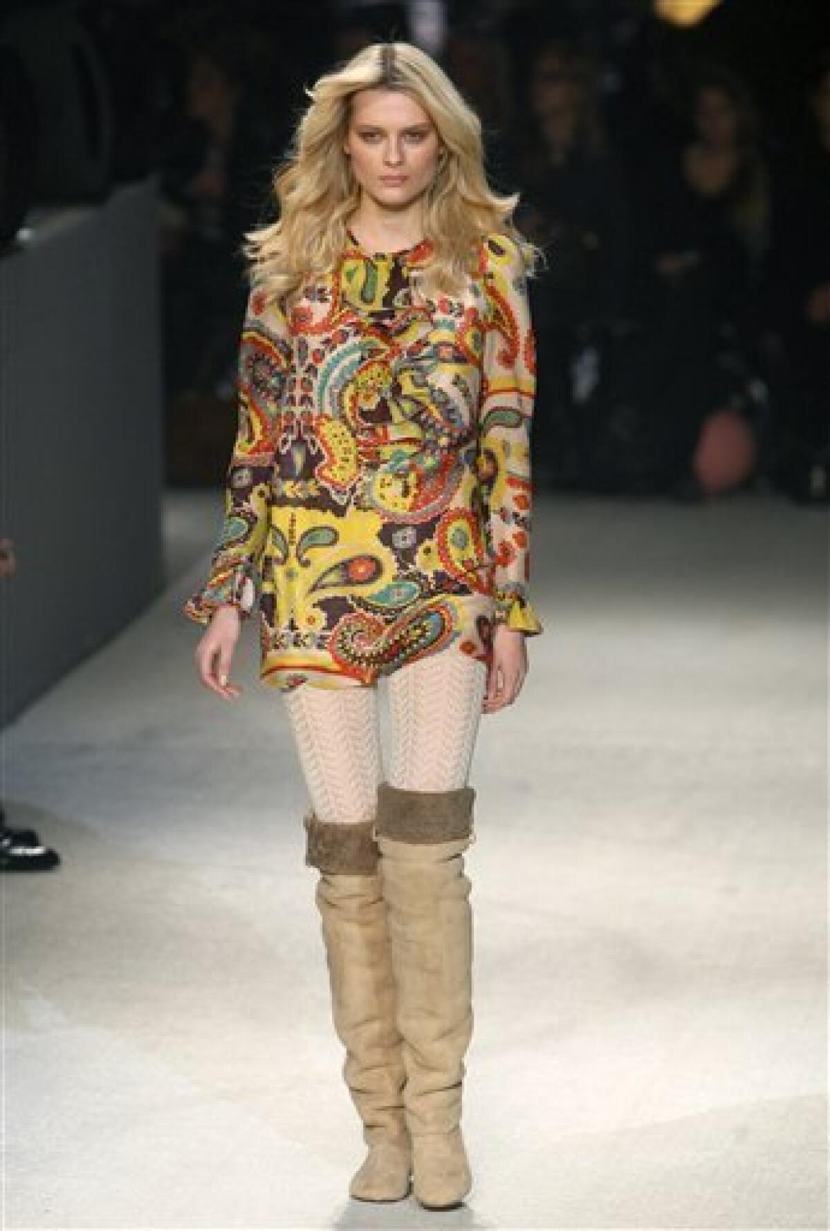 Louis Vuitton Fall 2010 Ready-to-Wear collection, runway looks, beauty,  models, and reviews.