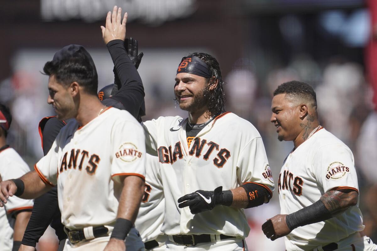 SF Giants' Brandon Crawford, Wilmer Flores out vs. Diamondbacks