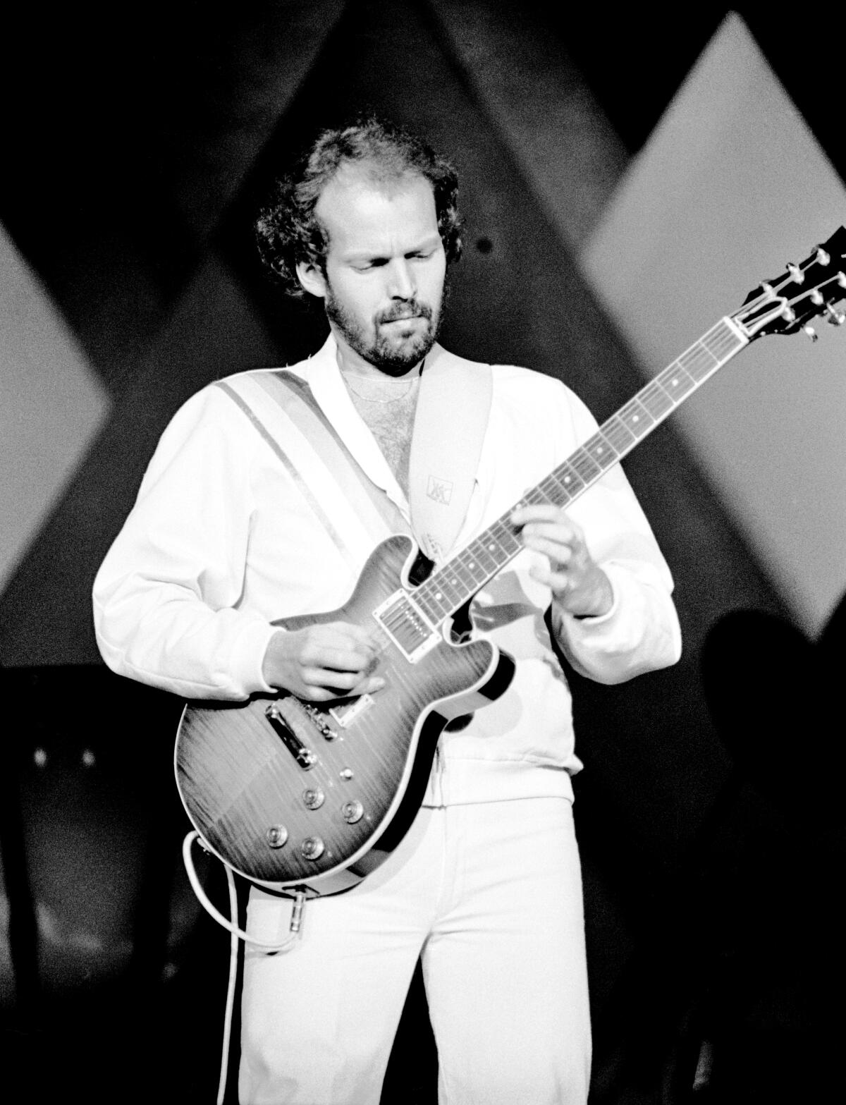 Lasse Wellander plays guitar in 1979
