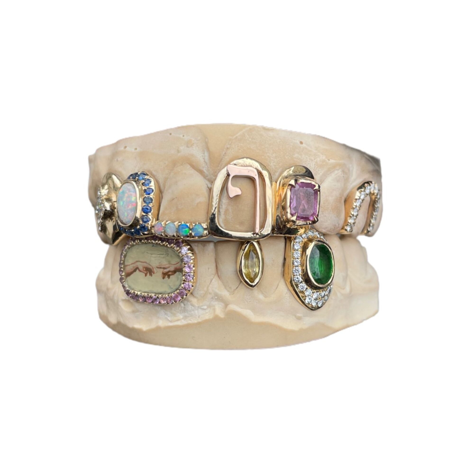 Photo of teeth jewelry from Youth Grillz Paris.