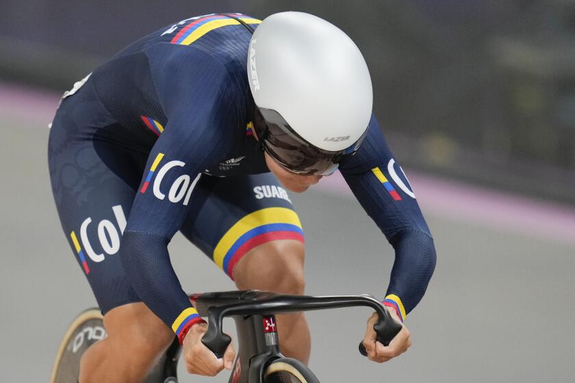 La colombiana Martha Bayona compite durante la carrera de velocidad en los Juegos Olímpicos del 2024 el domingo 11 de agosto en París, Francia. (AP Foto/Ricardo Mazalán)