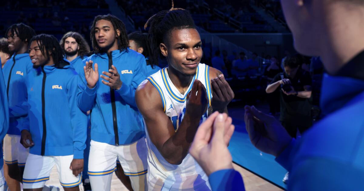 UCLA neden Dylan Andrews'un yeniden en iyi oyun kurucu olarak ortaya çıkmasına ihtiyaç duyuyor?