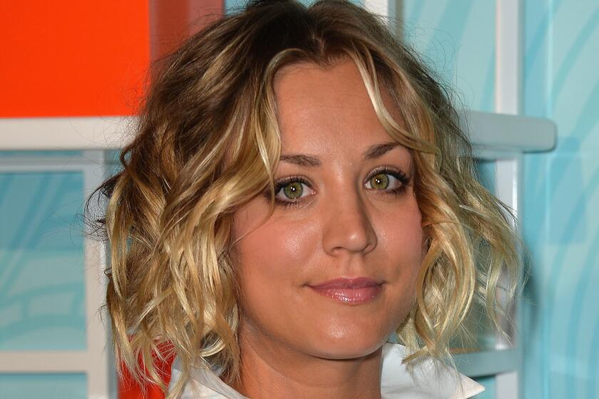 Kaley Cuoco Sweeting (@KaleyCuoco): "I say this with a heavy broken heart.was an honor working beside u receiving ur bear hugs every day."
