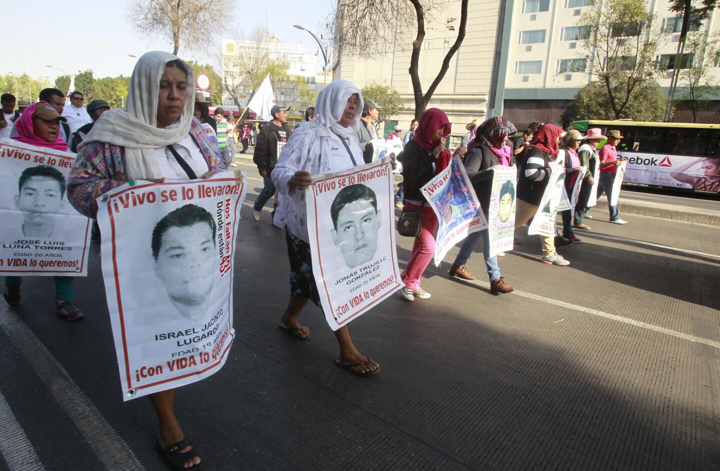 Marcha por los 43 desaparecidos de Ayotzinapa