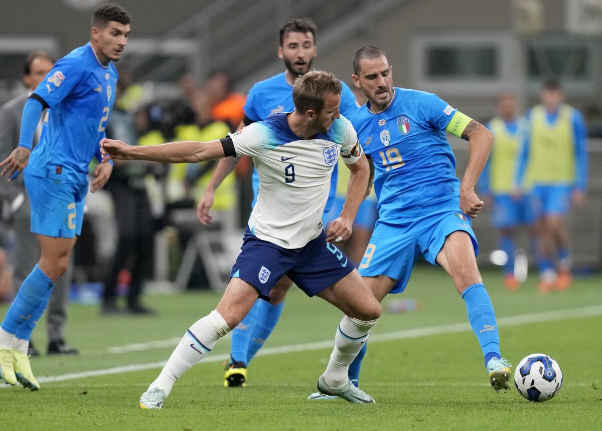 El delantero inglés Harry Kane (centro) durante el partido contra Italia 