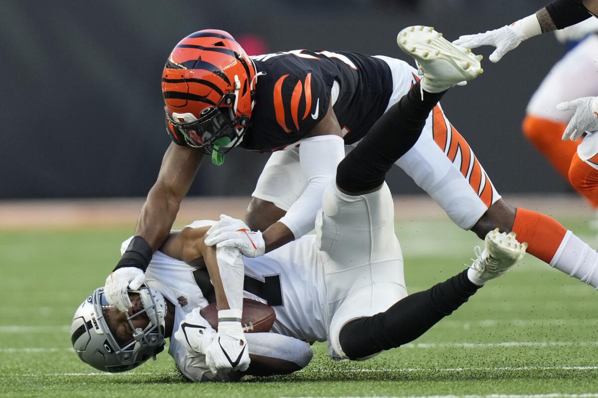 Playoff frustration continues for Raiders in loss to Bengals - The San  Diego Union-Tribune