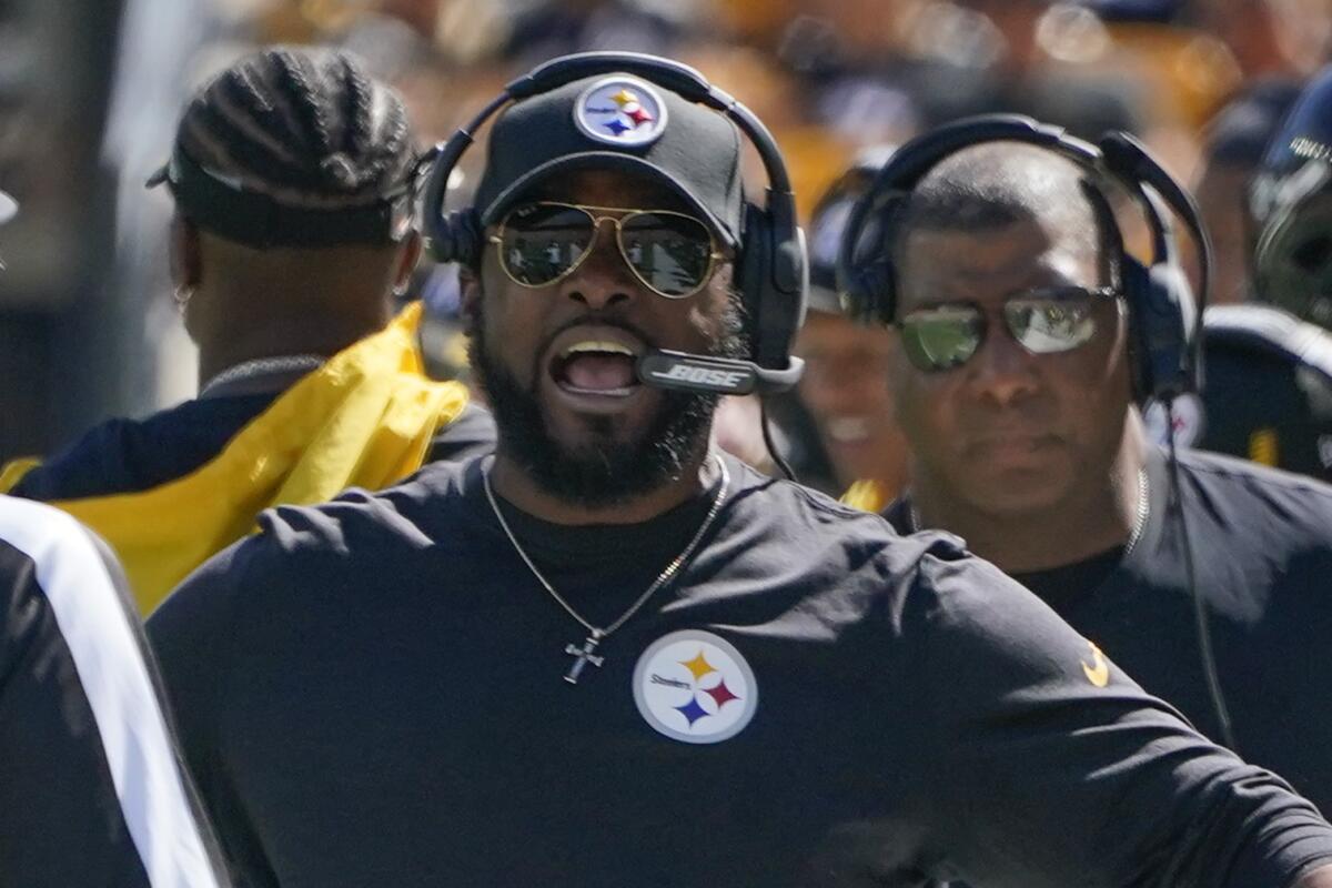 Pittsburgh Steelers coach Mike Tomlin complains to an official from the sideline