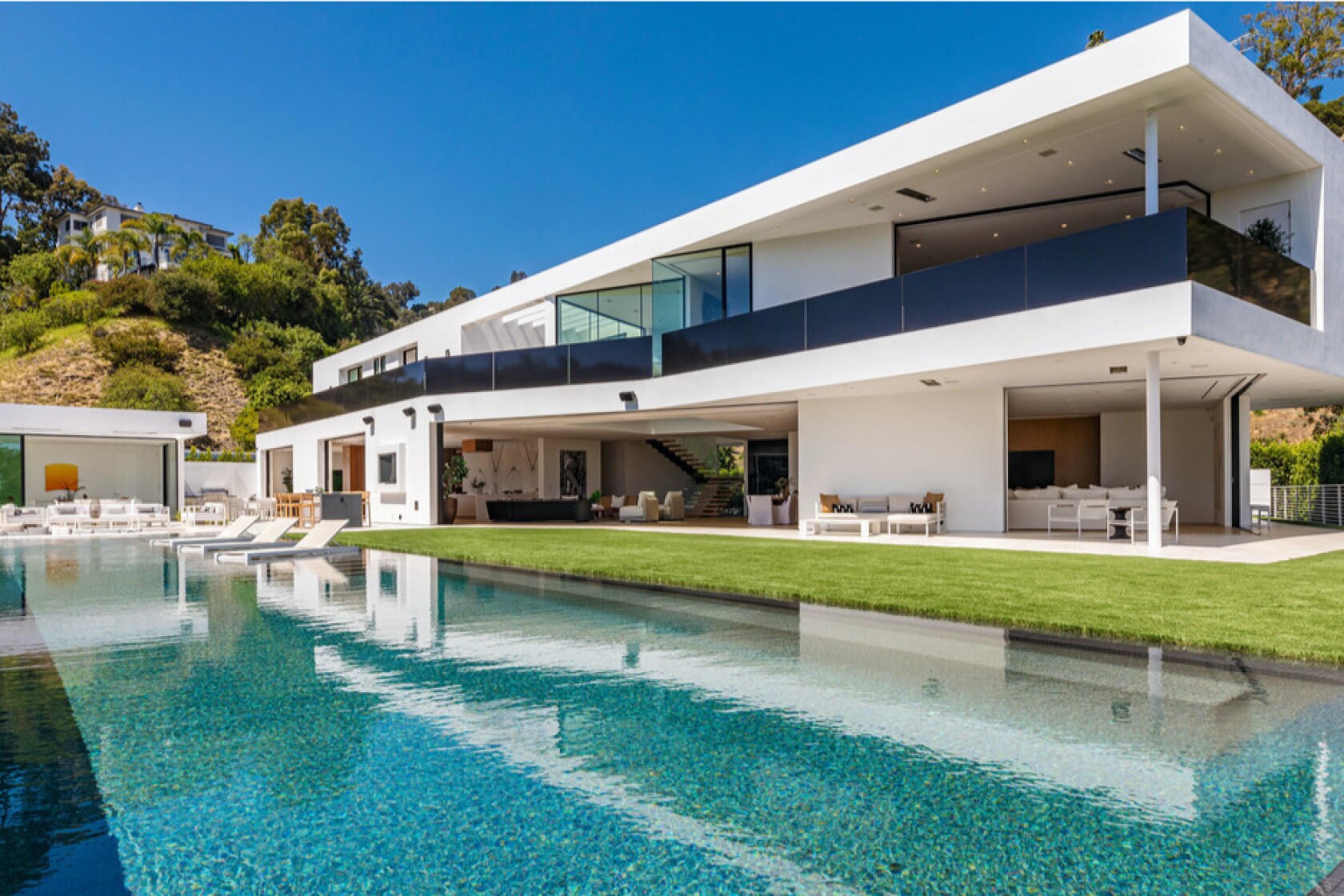 John Legend y Chrissy Teigen compran mansión de 17 millones de dólares