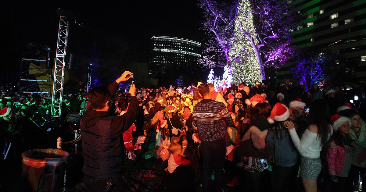 South Coast Plaza celebrates the season with annual tree lighting Los