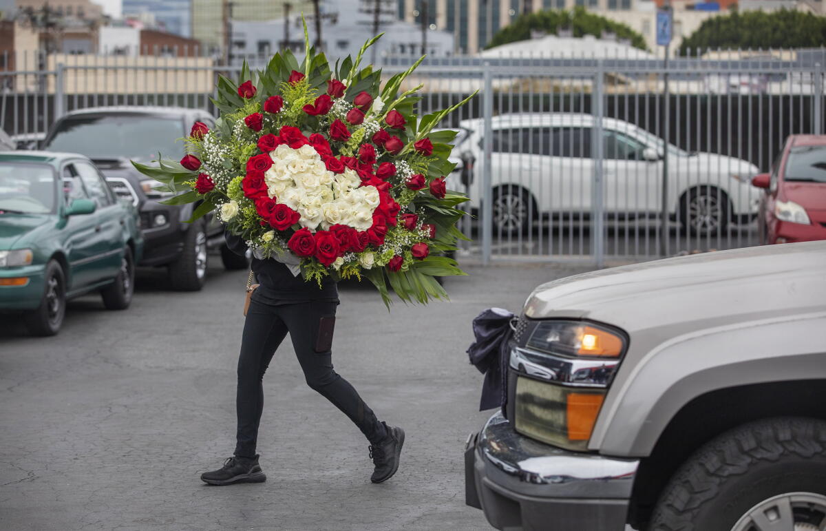 Flower Problem Flower shortage for Mother's Day blamed on COVID shutdowns - Los ...