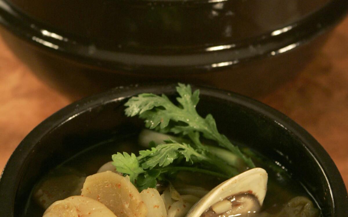 Seafood hot pot (haemul jungol)