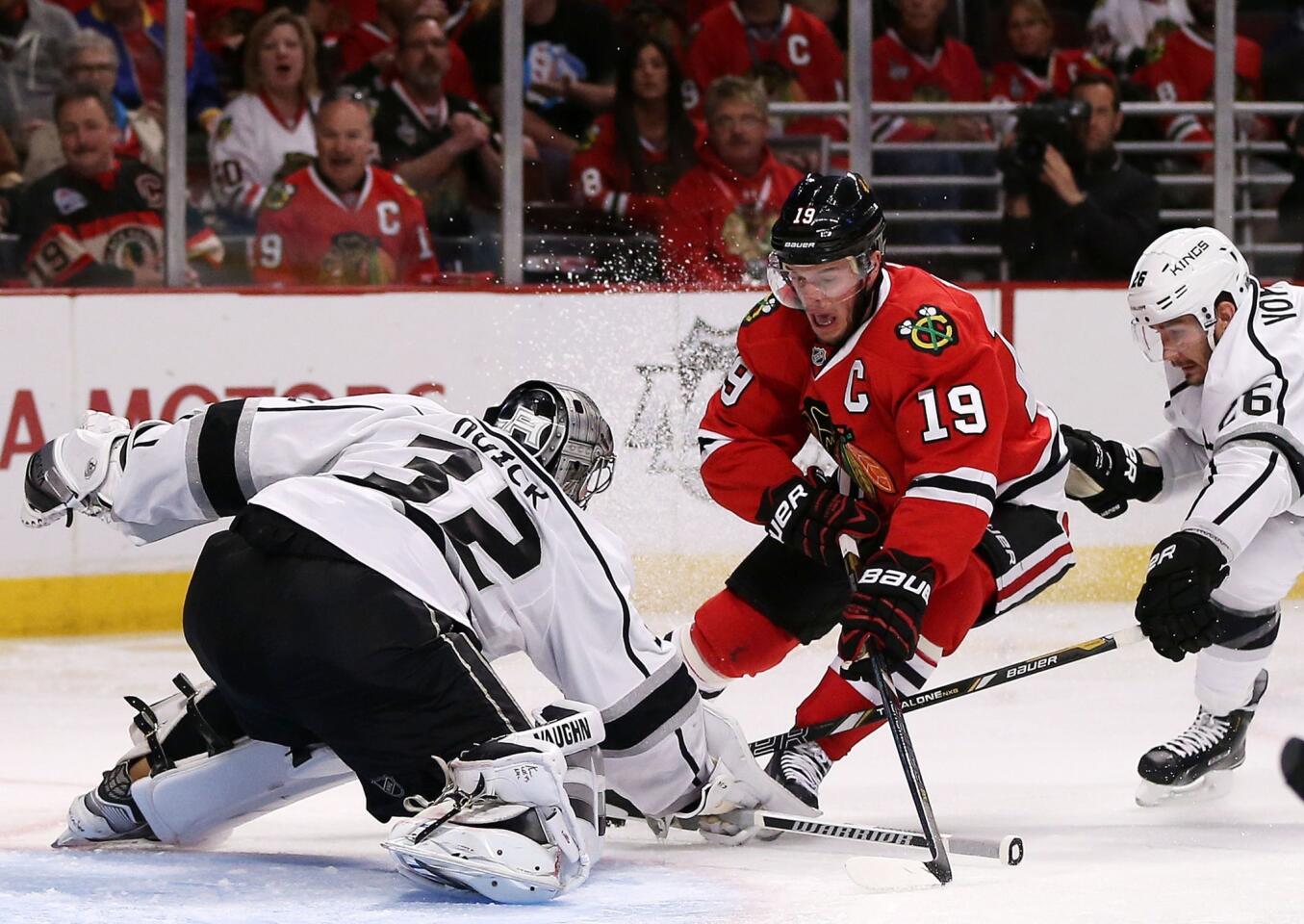 Jonathan Quick, Jonathan Toews, Slava Voynov