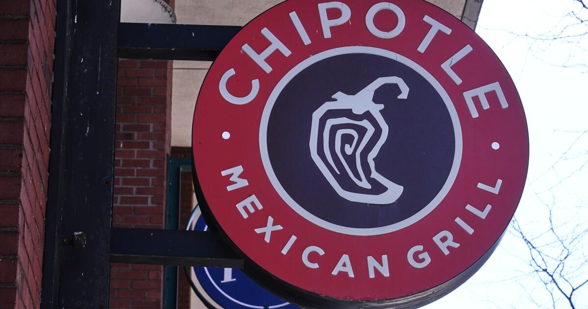 Teen hurled Chipotle bowl at worker in Santa Ana, police say Teen hurled Chipotle bowl at worker in Santa Ana, police say